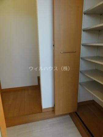 リビングタウン狭山池F棟の玄関写真