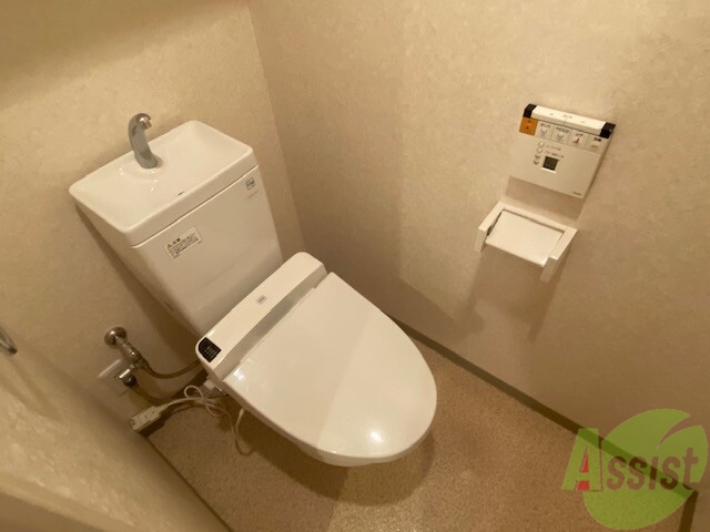 トイレ　こちらトイレです。各機能付きなので便利ですね。