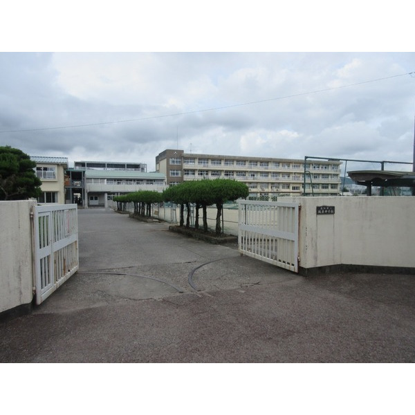 中学校　高知市立城東中学校（中学校）まで1342m
