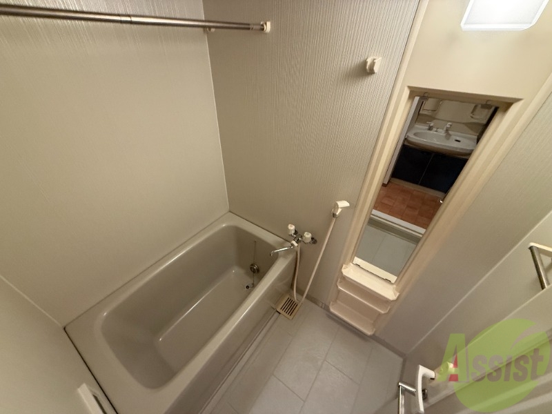 バス・シャワールーム　お風呂の写真です。シンプルで使いやすそうですね。
