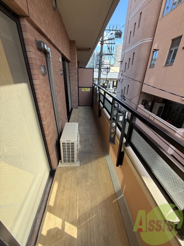 バルコニー　バルコニーの写真です。洗濯物をしっかり干せそうですね。