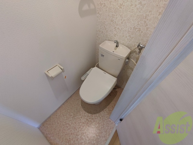 トイレ　こちらはトイレです。清潔感があり、安心して使用できます。