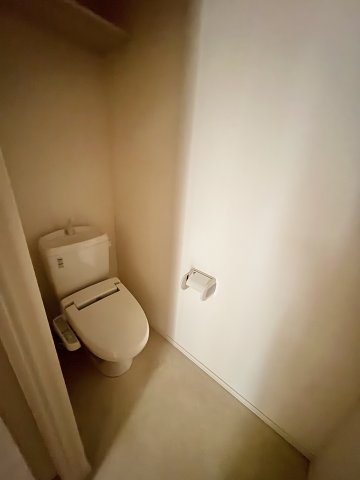 東急池上線 石川台駅 徒歩4分 2階建 築15年のトイレ写真