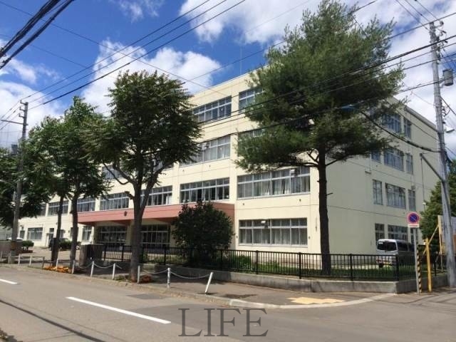 中学校　札幌市立明園中学校（中学校）まで96m