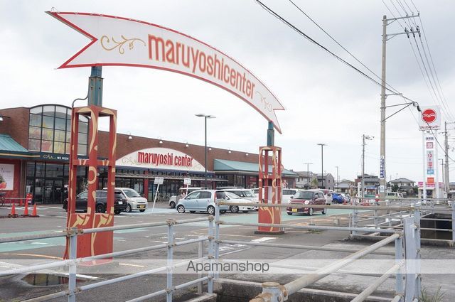 スーパー　マルヨシセンター　伊予店（スーパー）まで422m