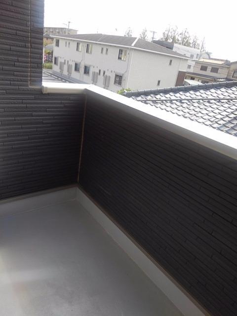 バルコニー　暖かな日差しのふりそそぐバルコニー
