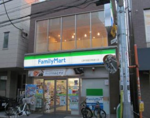 コンビニ　ファミリーマート三軒茶屋目青通り店（コンビニ）まで70m