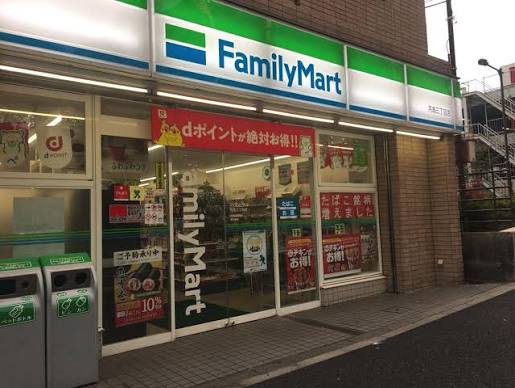コンビニ　ファミリーマート月島三丁目店（コンビニ）まで335m