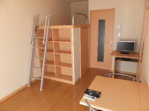 居室・リビング　1F　フローリング　2Ｆ以上はじゅうたんタイプのお部屋です！