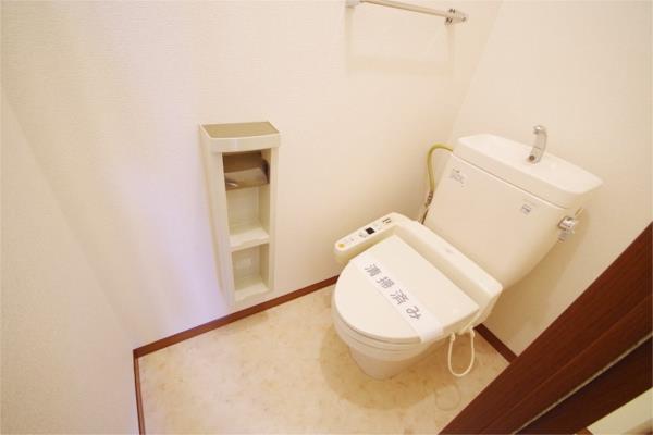 トイレ　類似室内