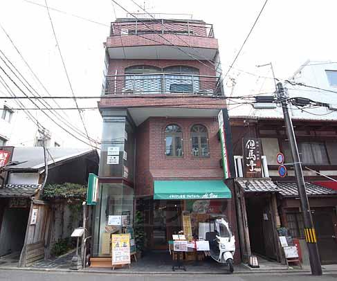 ファーストビルの外観写真