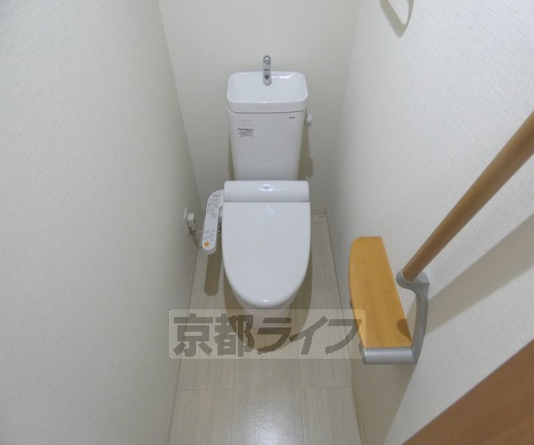 地下鉄烏丸線 北大路駅 徒歩17分 5階建 築13年のトイレ写真