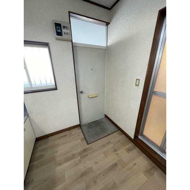 玄関　別部屋の参考写真となります