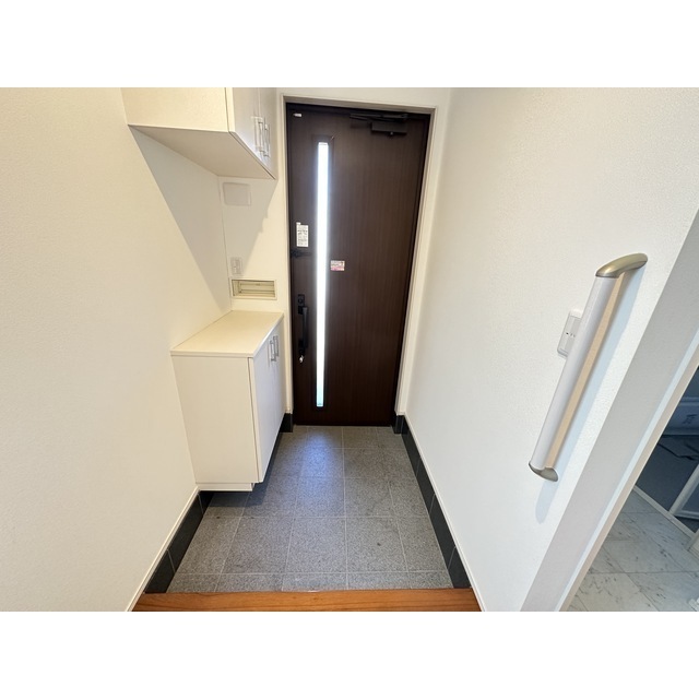 玄関　同タイプの部屋の写真です