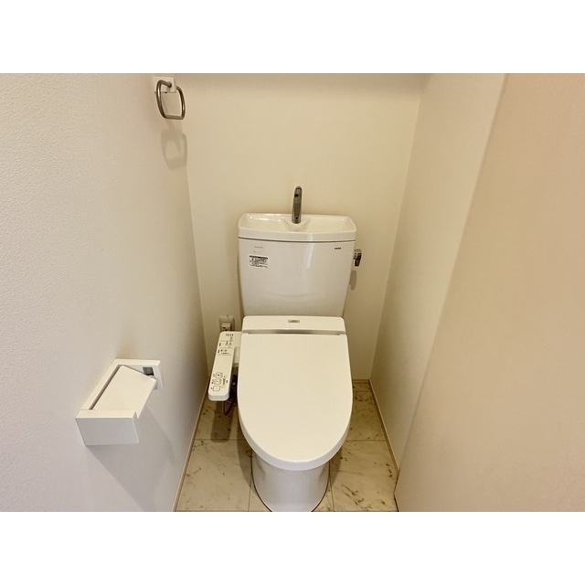 トイレ　同タイプの部屋の写真です