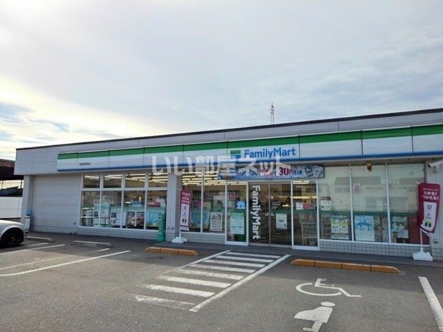 コンビニ　ファミリーマート 多度津東港店（コンビニ）まで575m