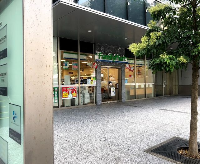 コンビニ　ファミリーマート恵比寿南三丁目店（コンビニ）まで166m