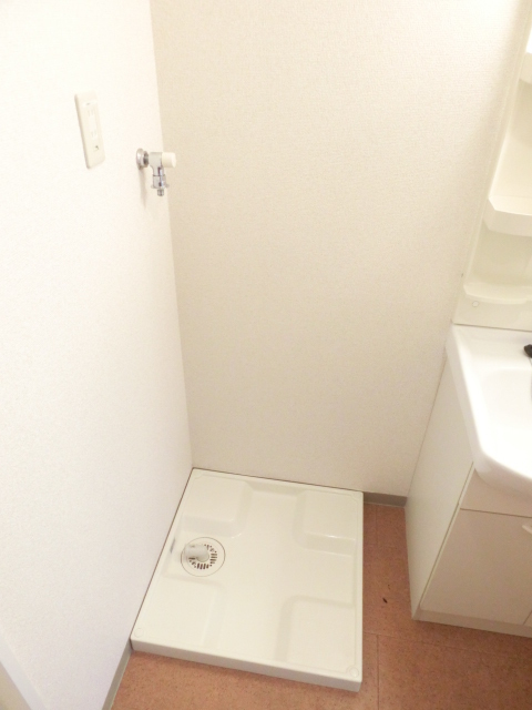 その他設備　※別室参考写真　★洗面室内の洗濯機置場★