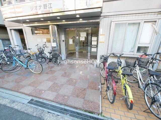 エントランス　ゆとりのあるエントランスです