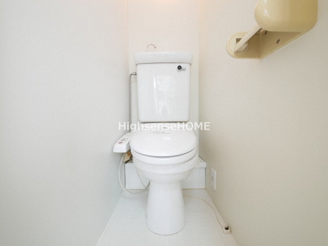トイレ　落ち着いた色調のトイレです