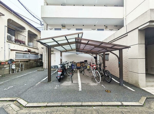 地下鉄七隈線 金山駅 徒歩4分 5階建 築31年の外観写真
