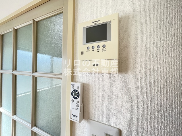 セキュリティ　来訪者の姿を確認できるＴＶモニター付インターホン設置済！