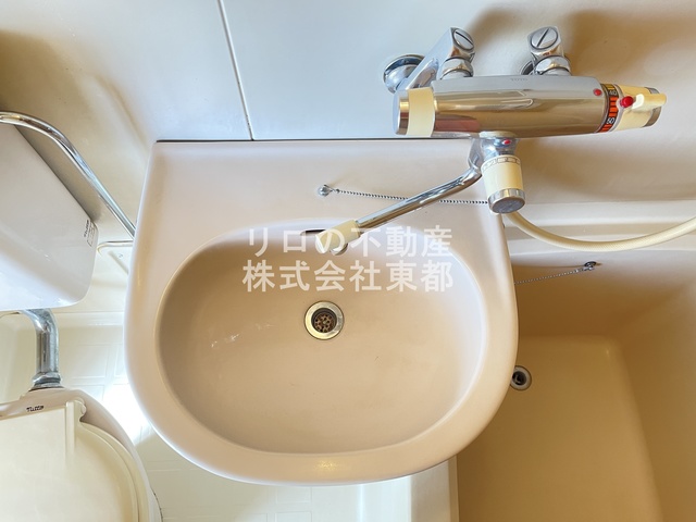 洗面設備　洗面台もついているので、ここで洗顔できますね☆