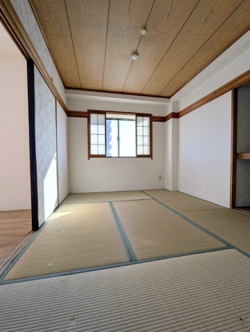その他部屋・スペース　南向きで明るい和室６帖