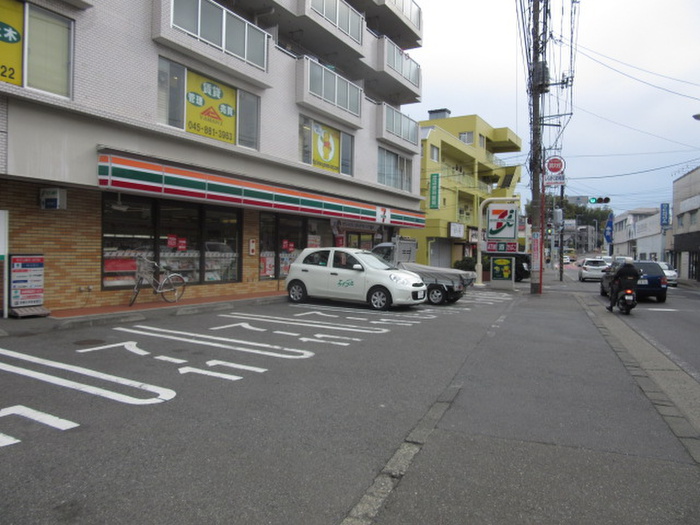 コンビニ　セブンイレブン横浜戸塚上倉田店（コンビニ）まで350m