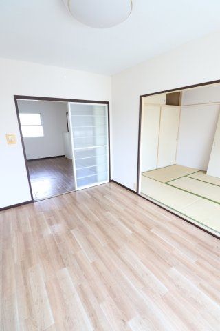 ヴィレッジIIの居間写真