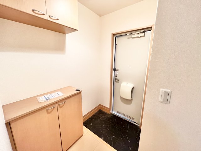 玄関　※別部屋参考写真