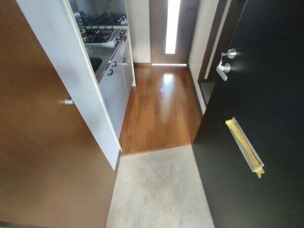 アンプルール茨木の玄関写真