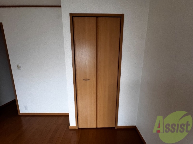 収納　洋室の収納の写真です。高さがあり使いやすそうですね。