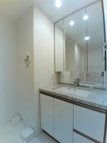 洗面設備　※同物件別住戸の写真を参考に掲載しております。