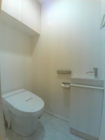 トイレ　※同物件別住戸の写真を参考に掲載しております。