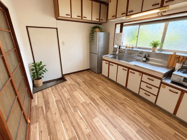 その他設備　おしゃれな広々キッチン