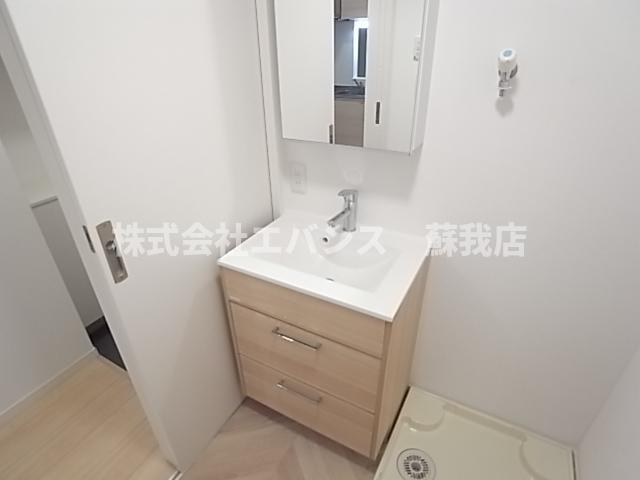 洗面設備　独立洗面化粧台が付いています