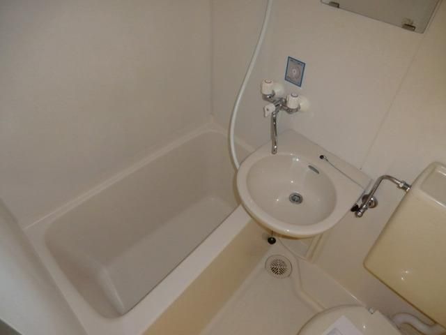 バス・シャワールーム　同物件別部屋参考写真