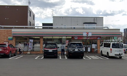 コンビニ　セブンイレブン北広島朝日町店（コンビニ）まで310m