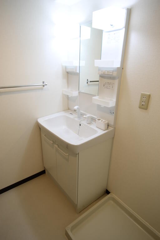 洗面設備　シャワー付き洗面台