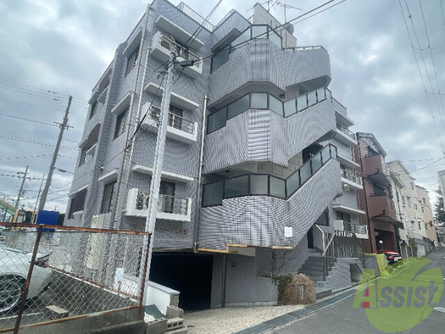 【豊中市栗ケ丘町のマンションの建物外観】