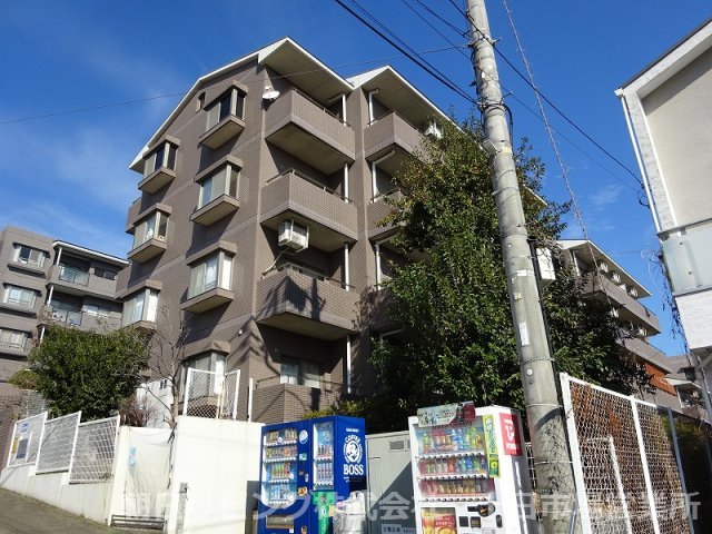 横浜市青葉区あかね台のマンションの建物外観