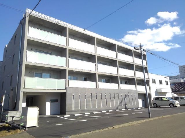 札幌市白石区菊水八条のマンションの建物外観