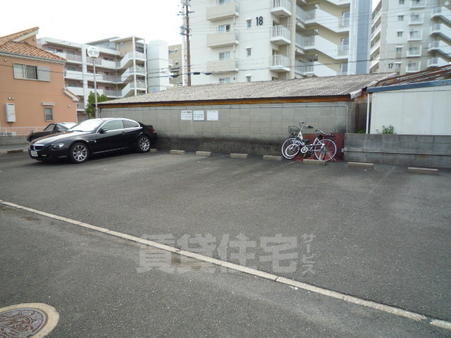 【カーサベラ琴浦　A棟の駐車場】