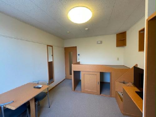 居室・リビング　備品や設備仕様は号室等により異なるため現地をご確認ください。