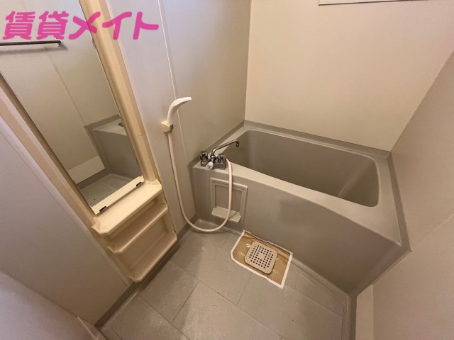 バス・シャワールーム　別部屋同型写真です。