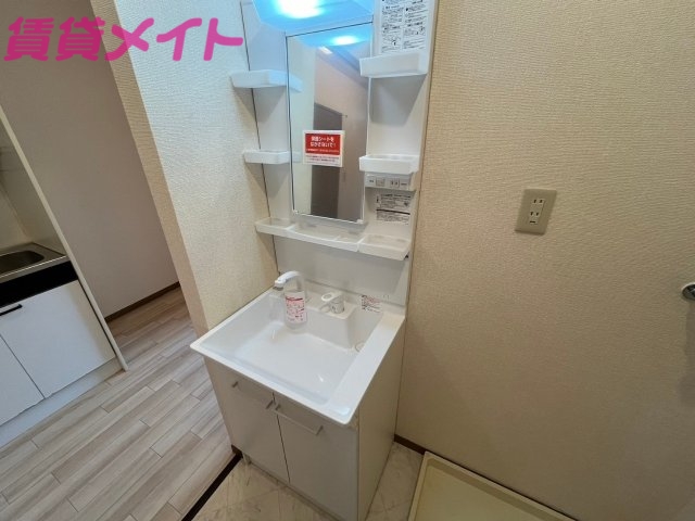 洗面設備　別部屋同型写真です。