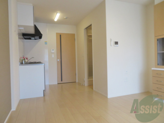 居室・リビング　約９帖の洋室です。広々として、きれいですね。