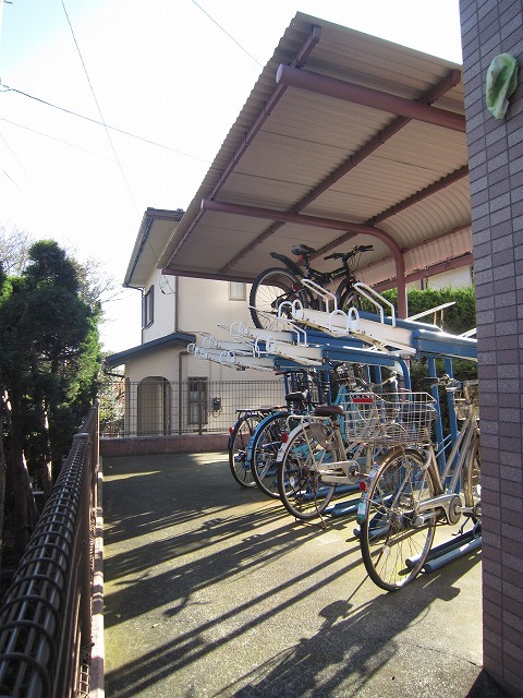 その他共有部分　●屋根付き駐輪スペースあり！