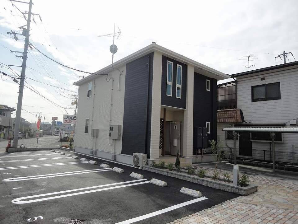 松山市西垣生町のアパートの建物外観